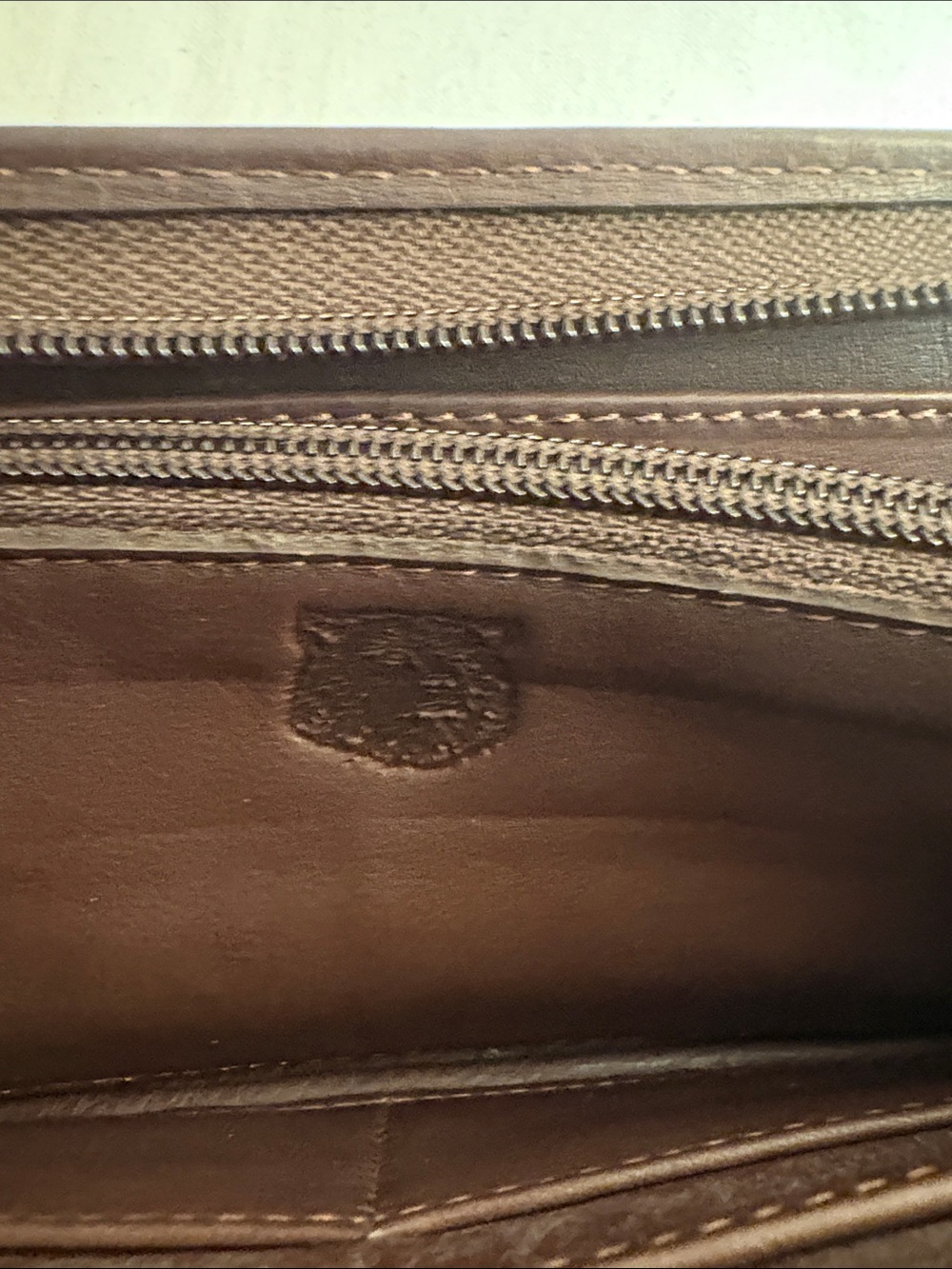 Brown Handcrafted Leather Zip Wallet, made in Bolivia - Picture 4 of 12